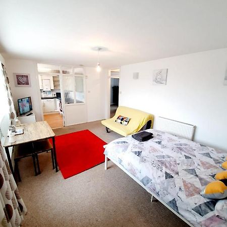 Rayleigh Town Centre 2 Bedroom Apartment Exterior photo