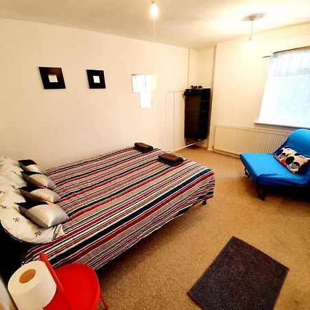 Rayleigh Town Centre 2 Bedroom Apartment Exterior photo